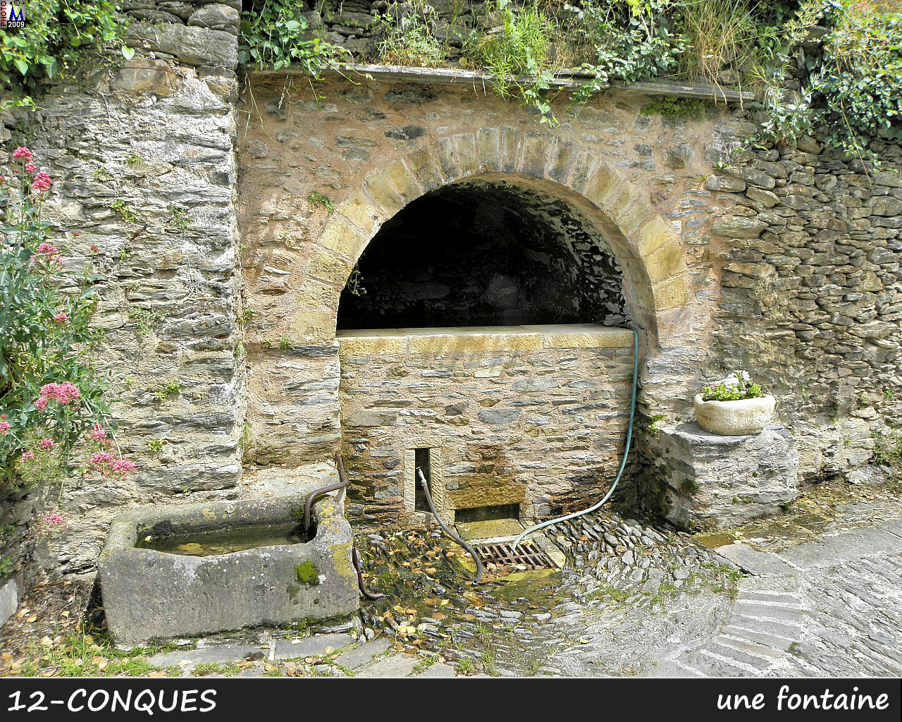 12CONQUES_fontaine_120.jpg