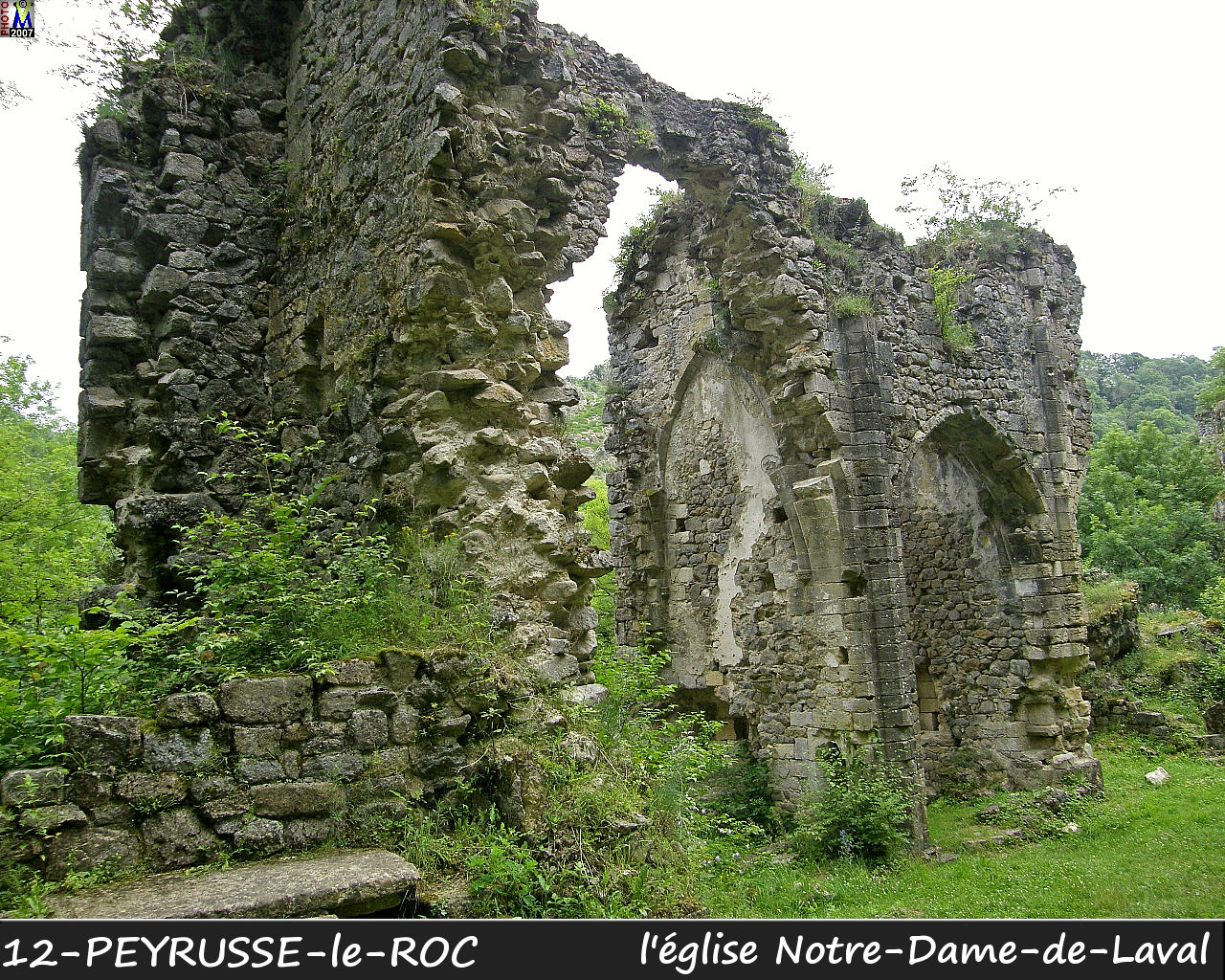 12PEYRUSSE-ROC_ruines-eglise_100.jpg