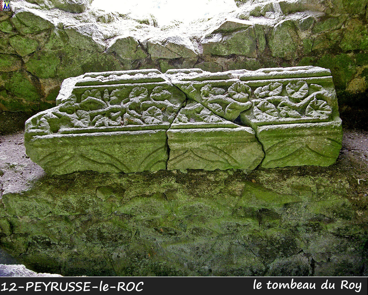 12PEYRUSSE-ROC_ruines-tombeau_100.jpg