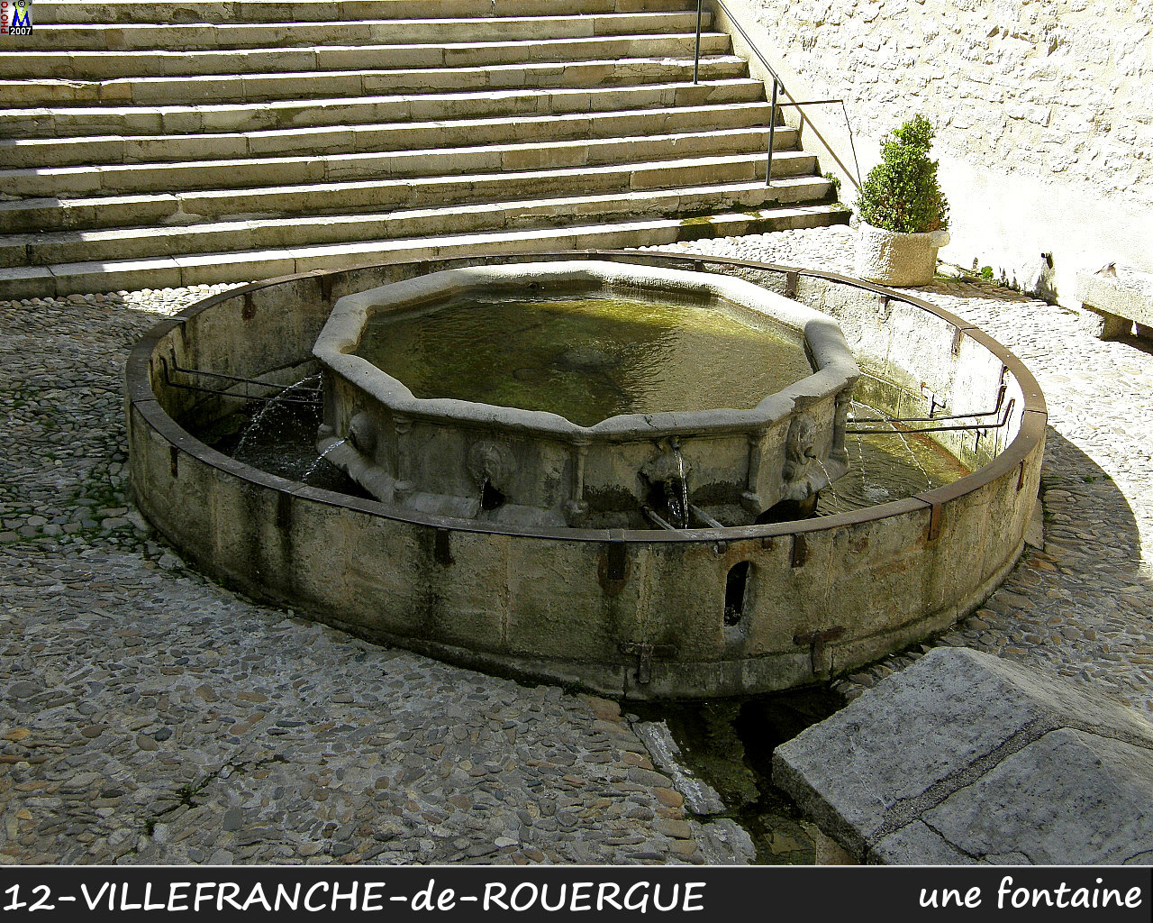 12VILLEFRANCHE-ROUERGUE_fontaine_110.jpg