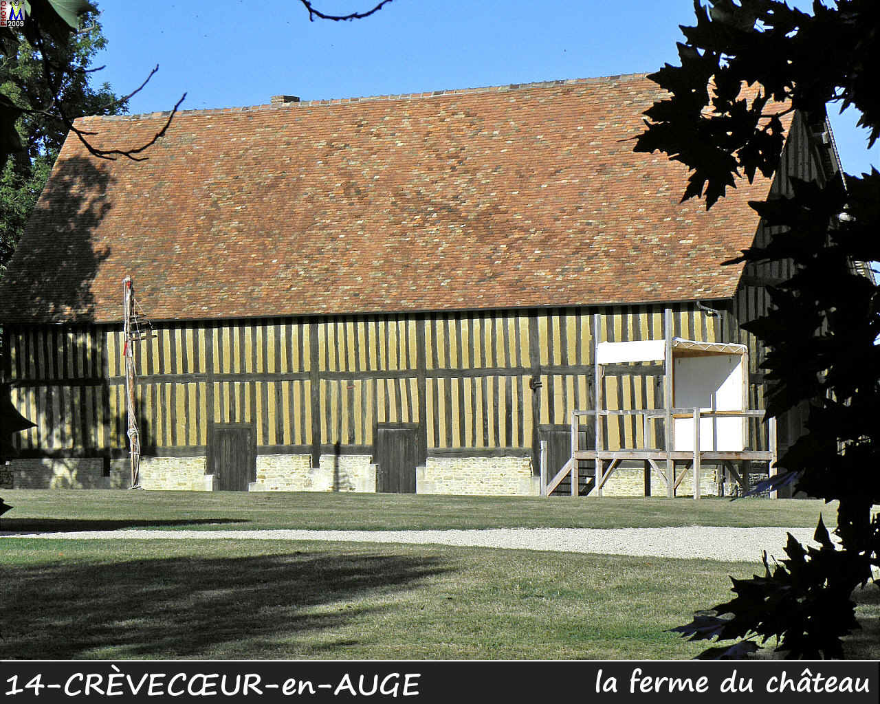 14CREVECOEUR-AUGE_chateau_150.jpg