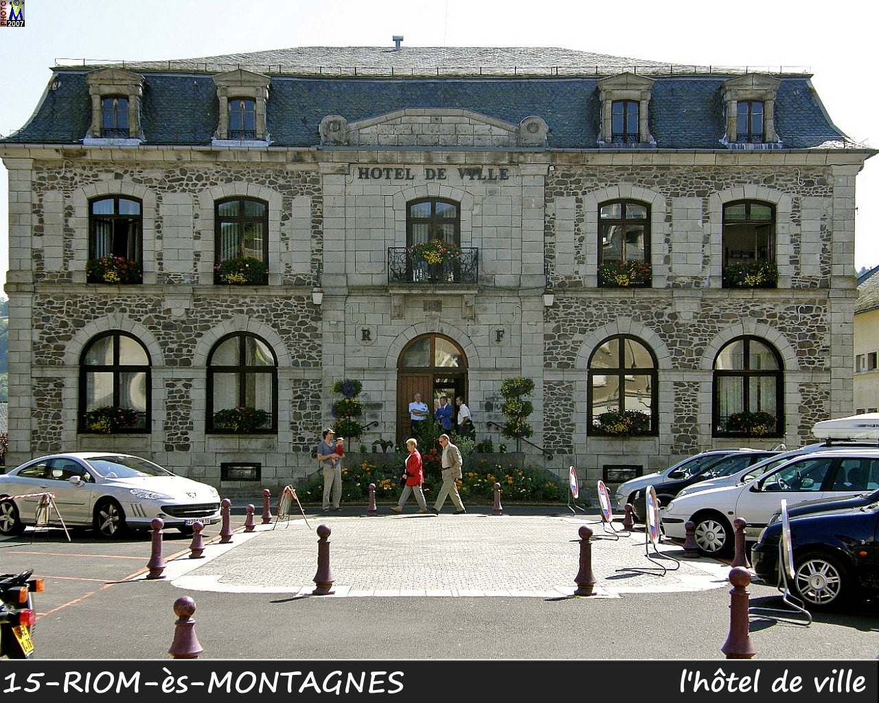 15RIOM-MONTAGNES_mairie_100.jpg