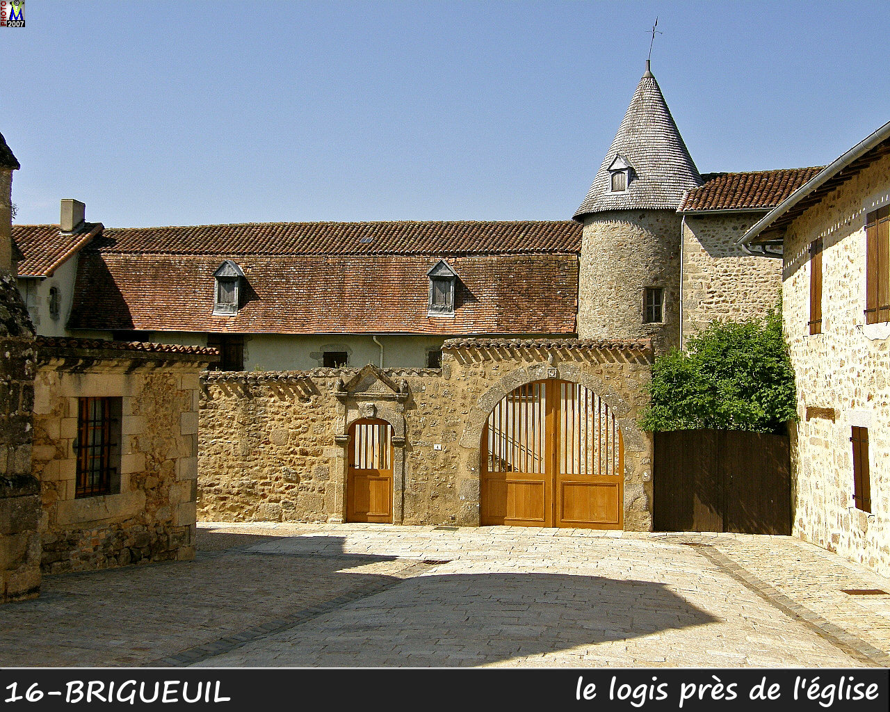 16BRIGUEUIL_chateau_100.jpg