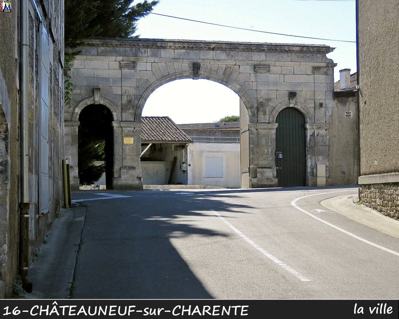 16CHATEAUNEUF-CH_ville_1014.jpg