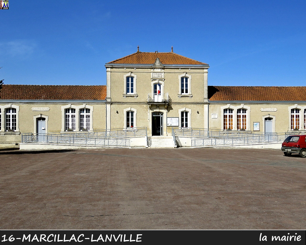 16MARCILLAC-LANVILLE_mairie_1000.jpg