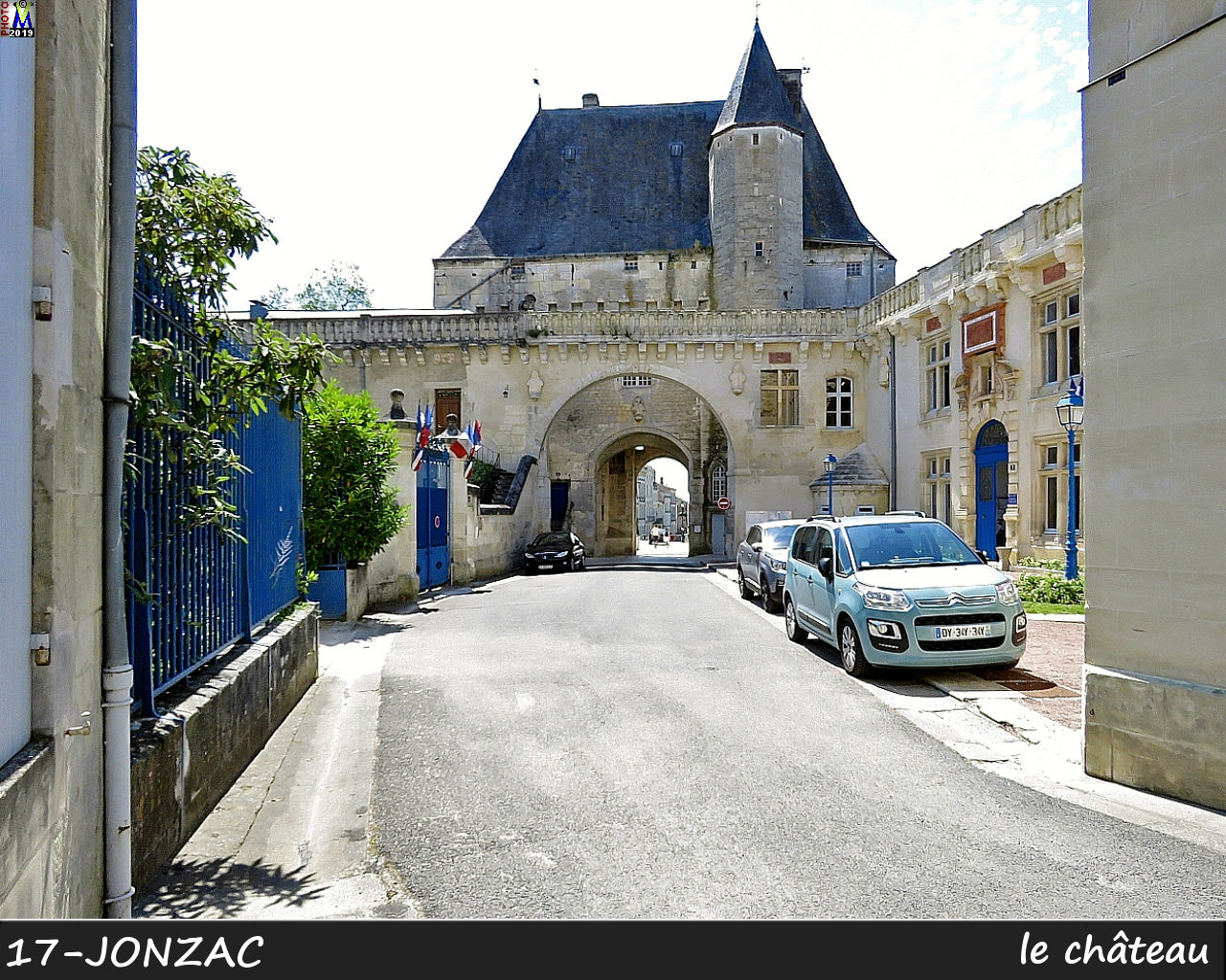 17JONZAC_chateau_120.jpg