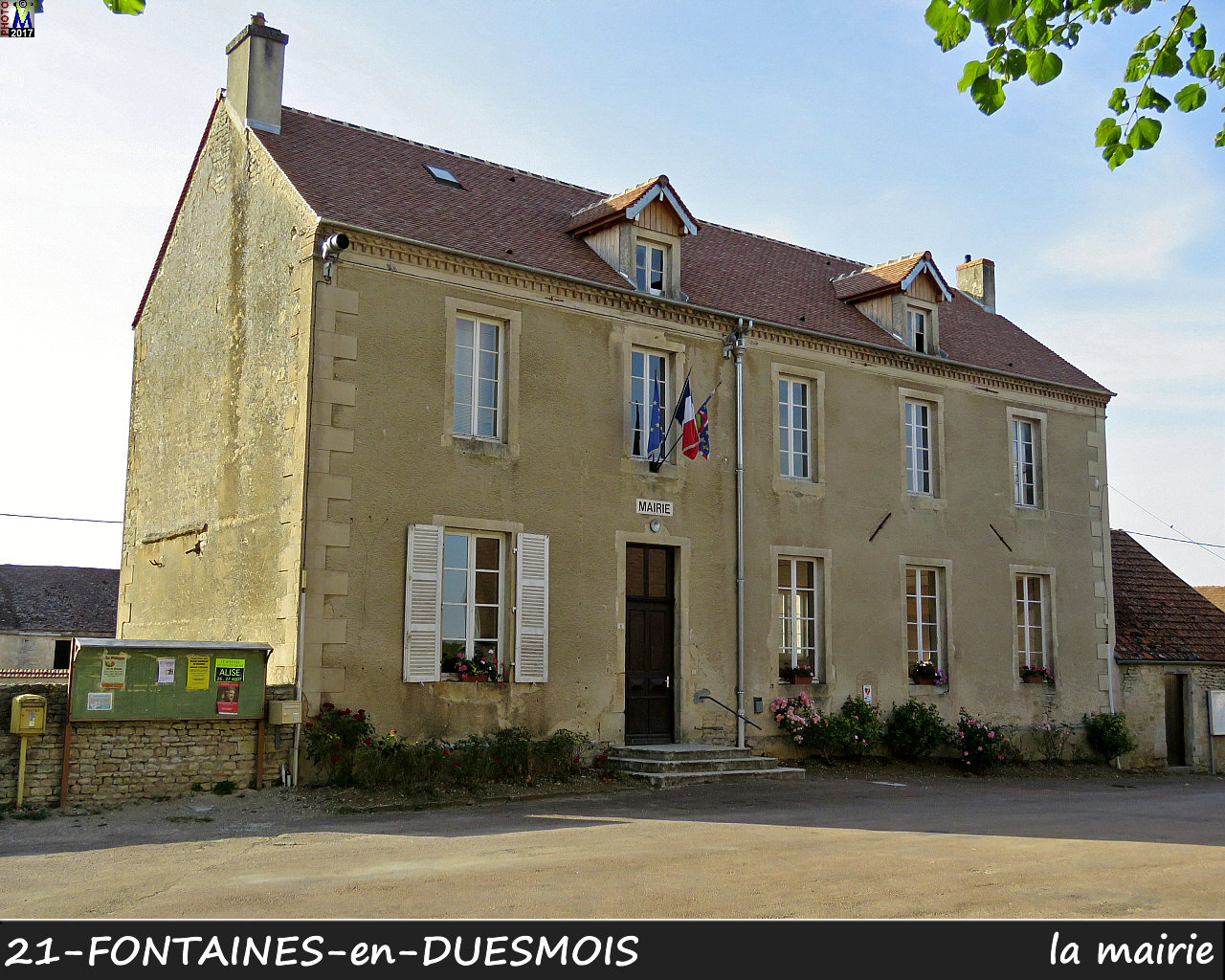 21FONTAINES-DUESMOIS_mairie_100.jpg