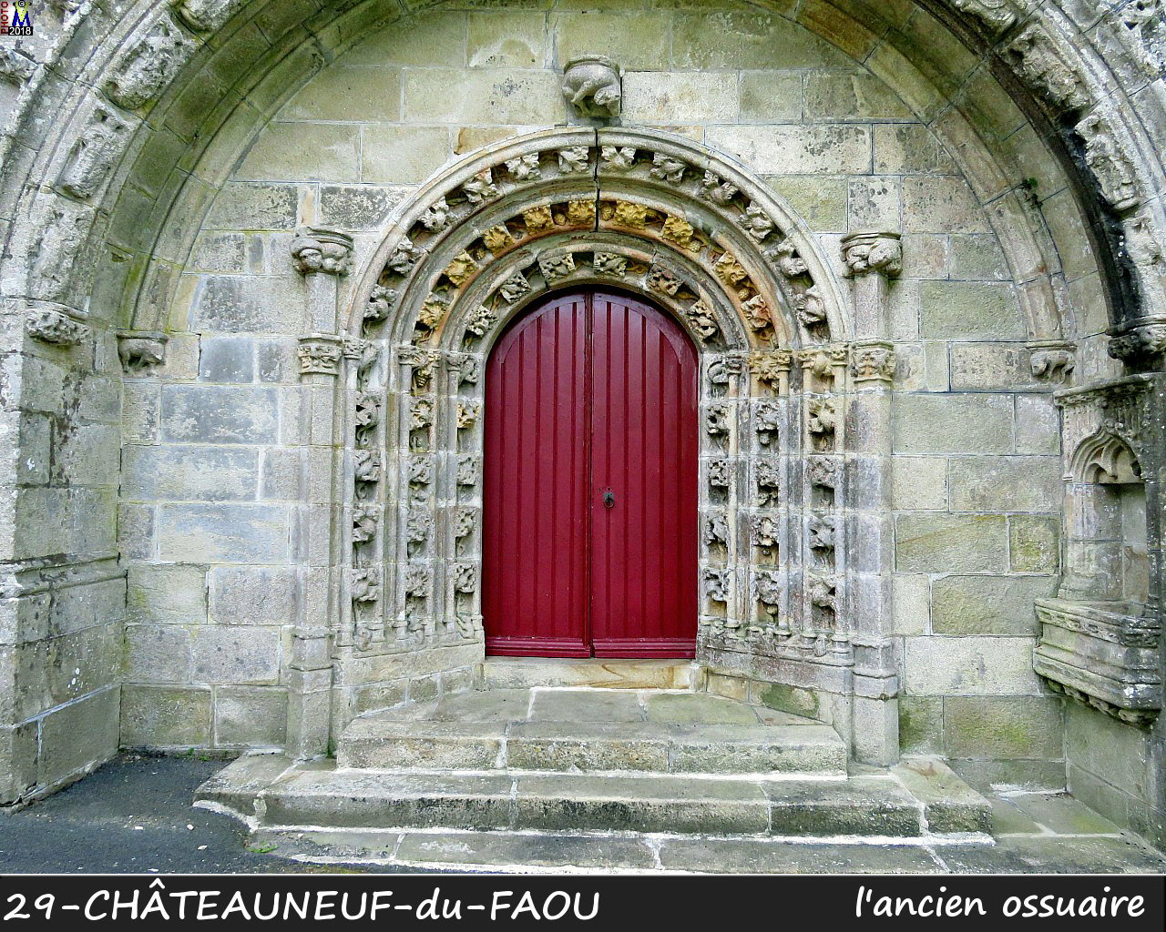 29CHATEAUNEUF-FAOU_ossuaire_104.jpg