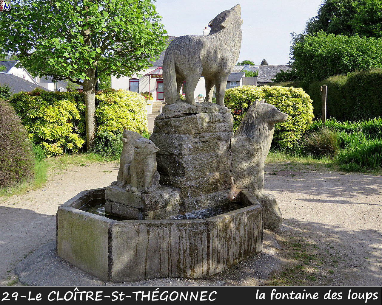 29CLOITRE-ST-THEGONNEC_fontaine_100.jpg