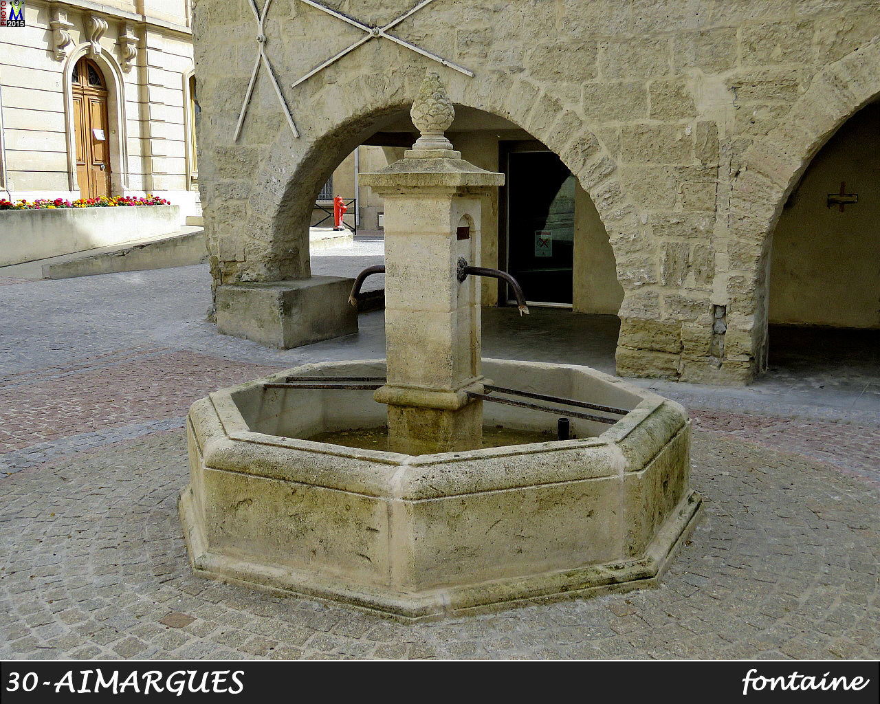 30AIMARGUES_fontaine_100.jpg