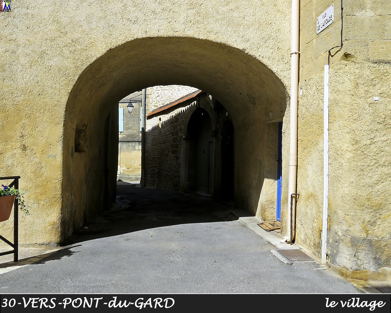 30VERS-PONT-du-GARD_village_122.jpg