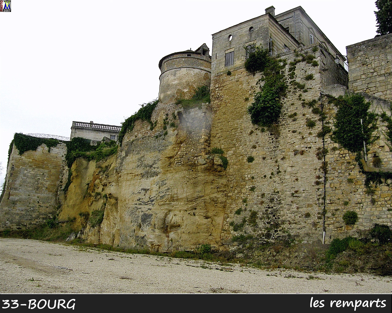 33BOURG_remparts_100.jpg