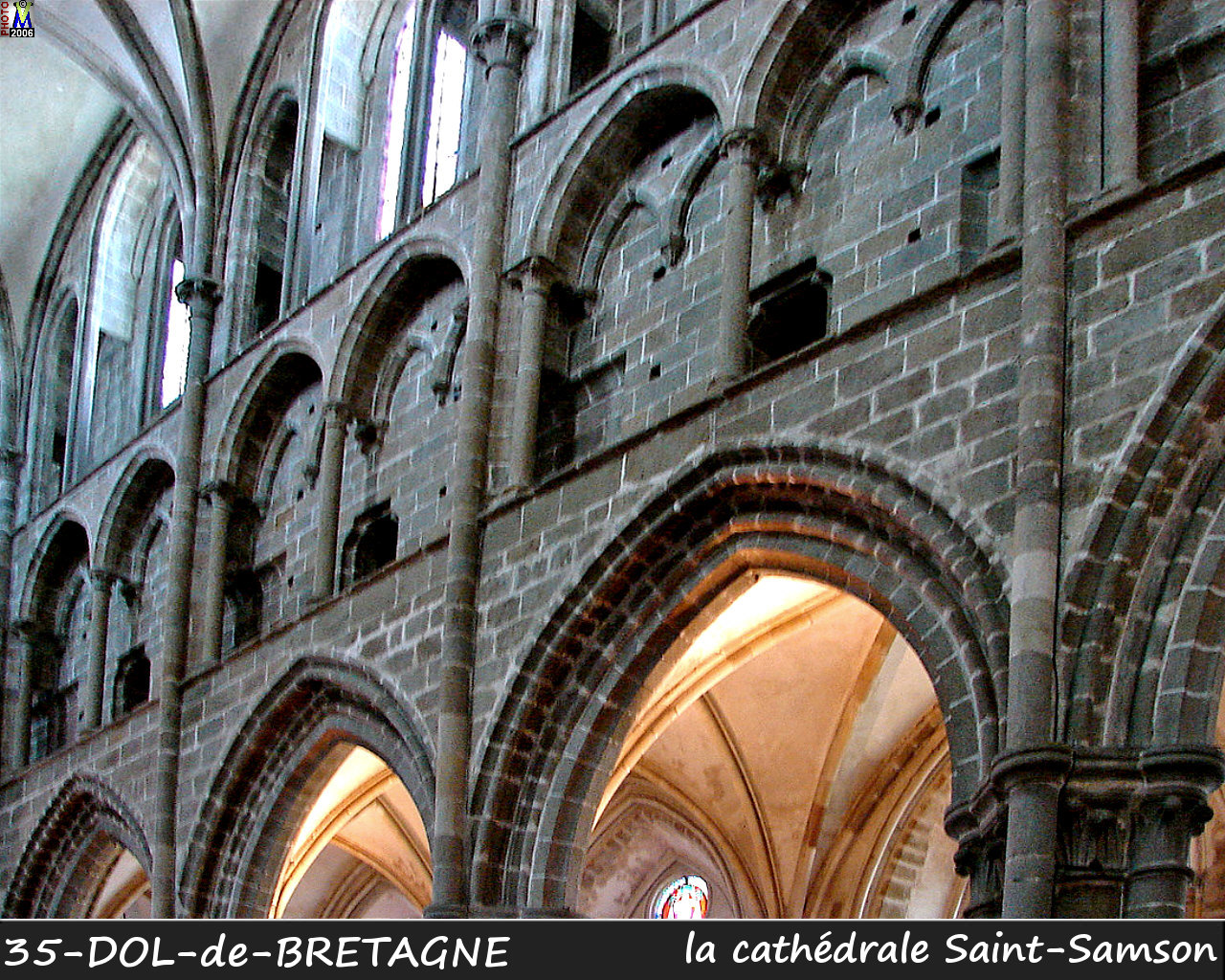 35DOL-BRETAGNE_cathedrale_208.jpg