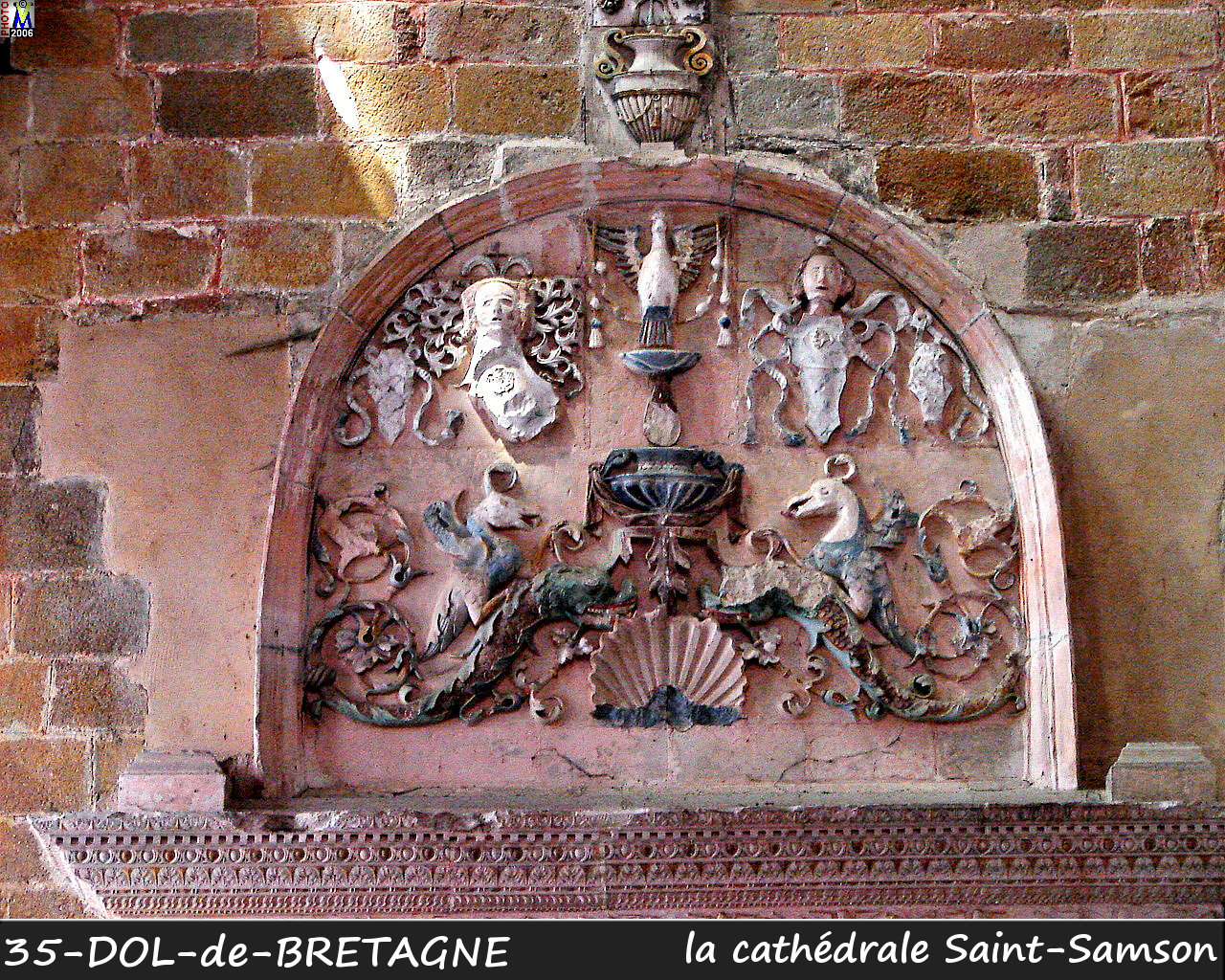 35DOL-BRETAGNE_cathedrale_216.jpg