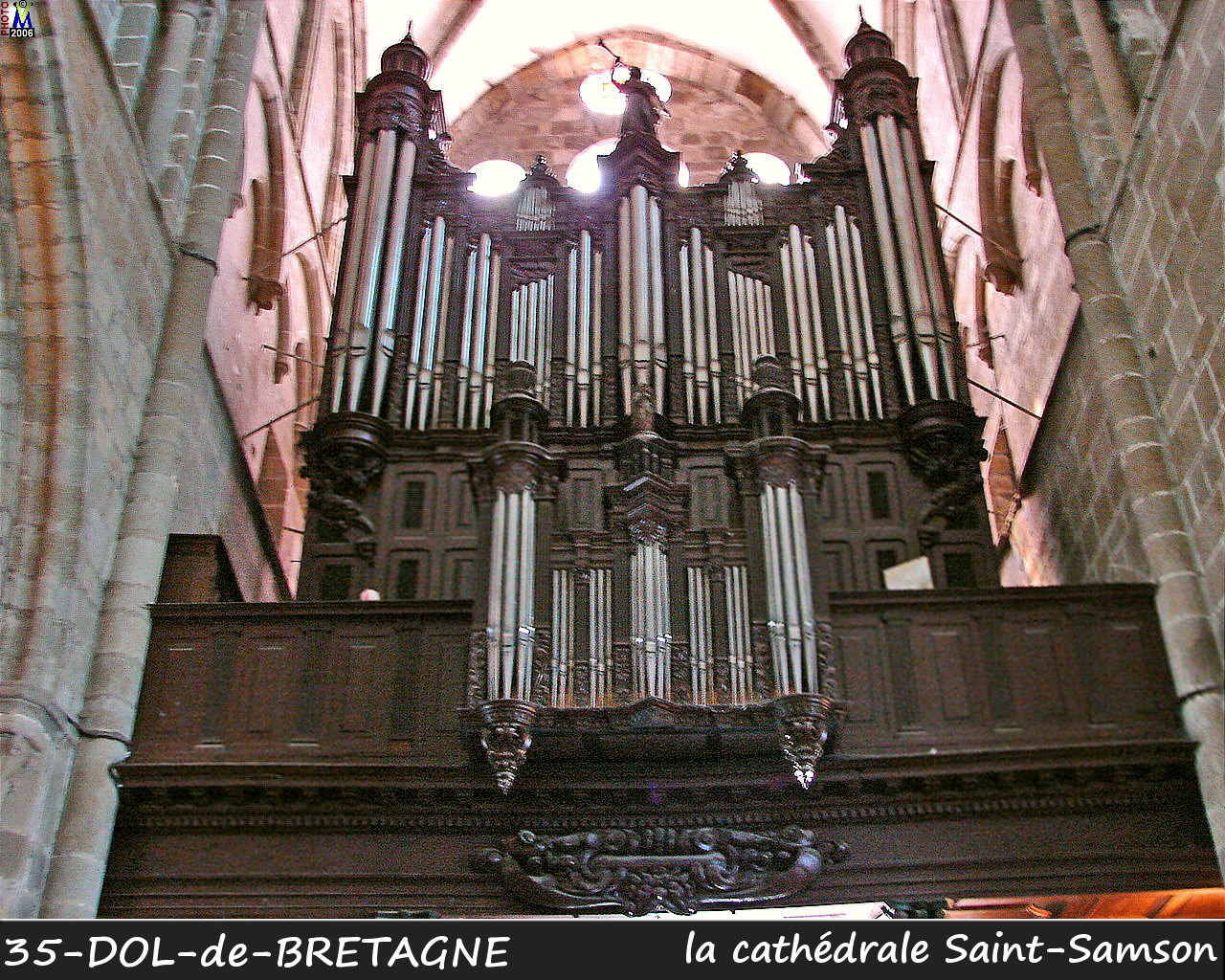 35DOL-BRETAGNE_cathedrale_244.jpg