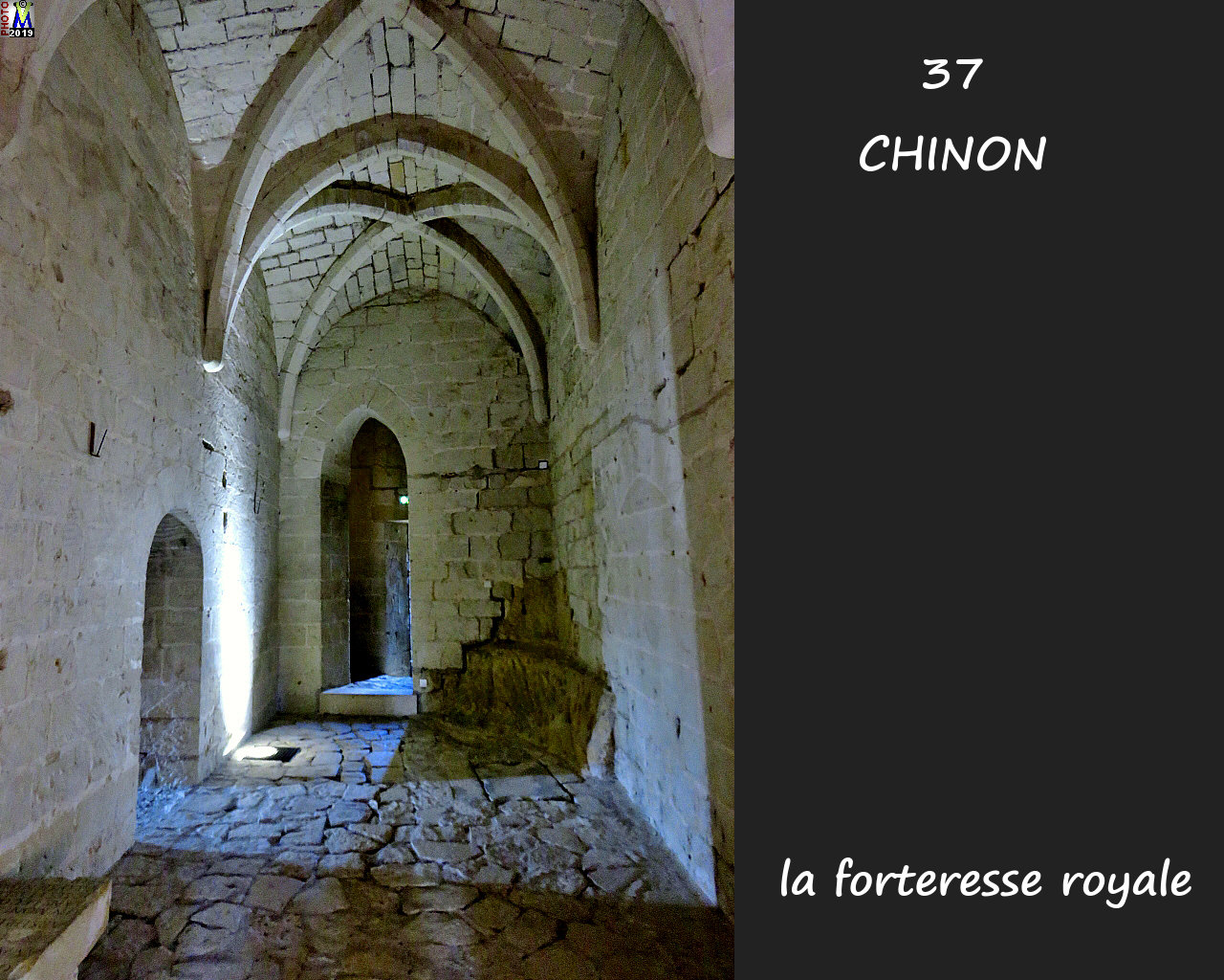 37CHINON_chateau_1080.jpg
