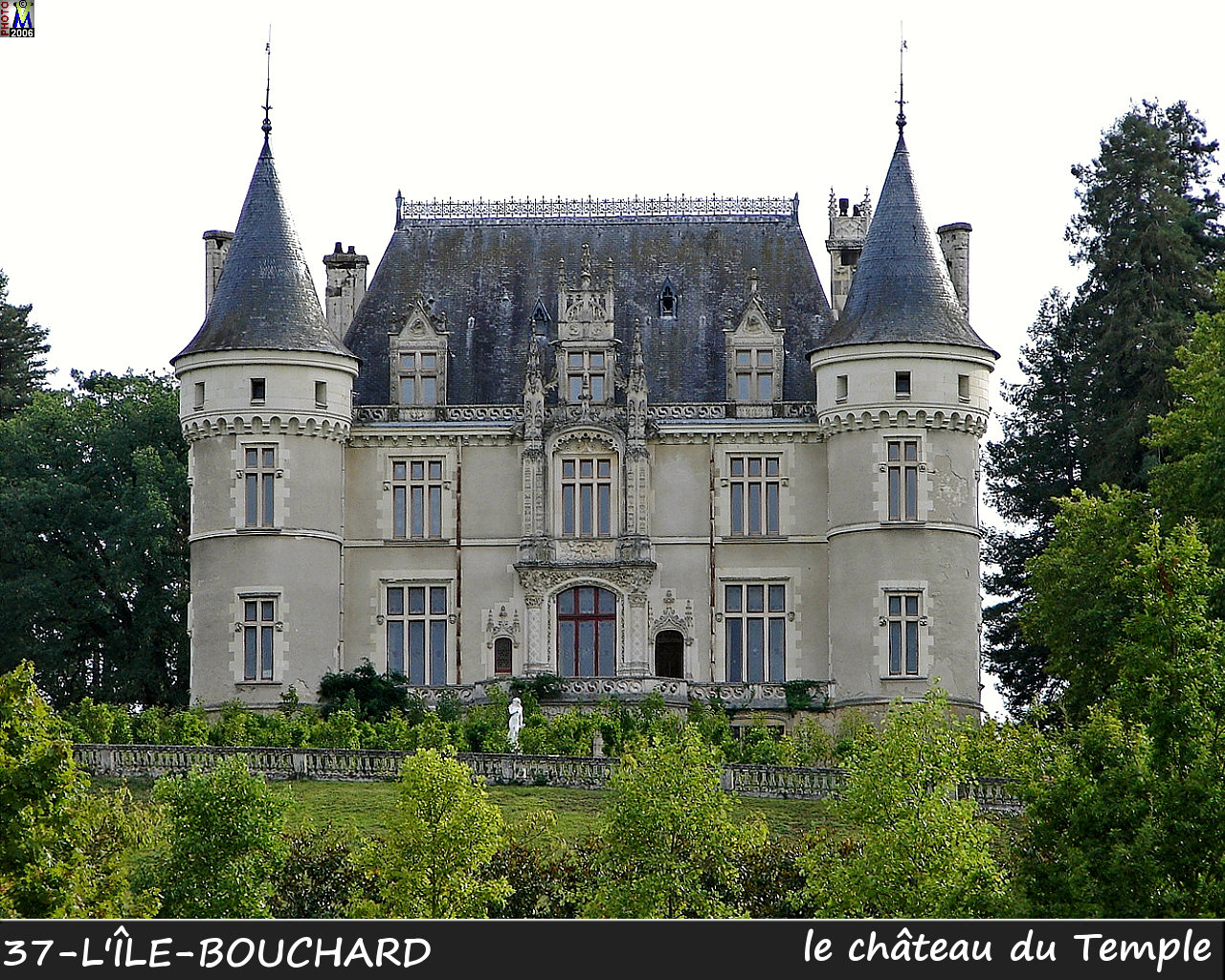 37L-ILE-BOUCHARD_chateau_100.jpg