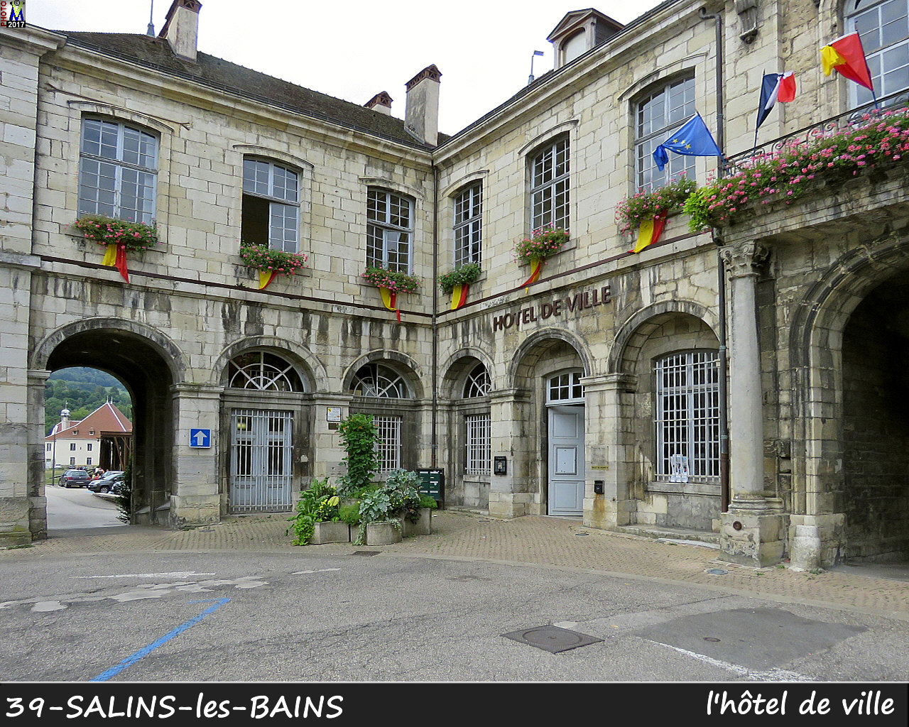 39SALINS-LES-BAINS_mairie_100.jpg