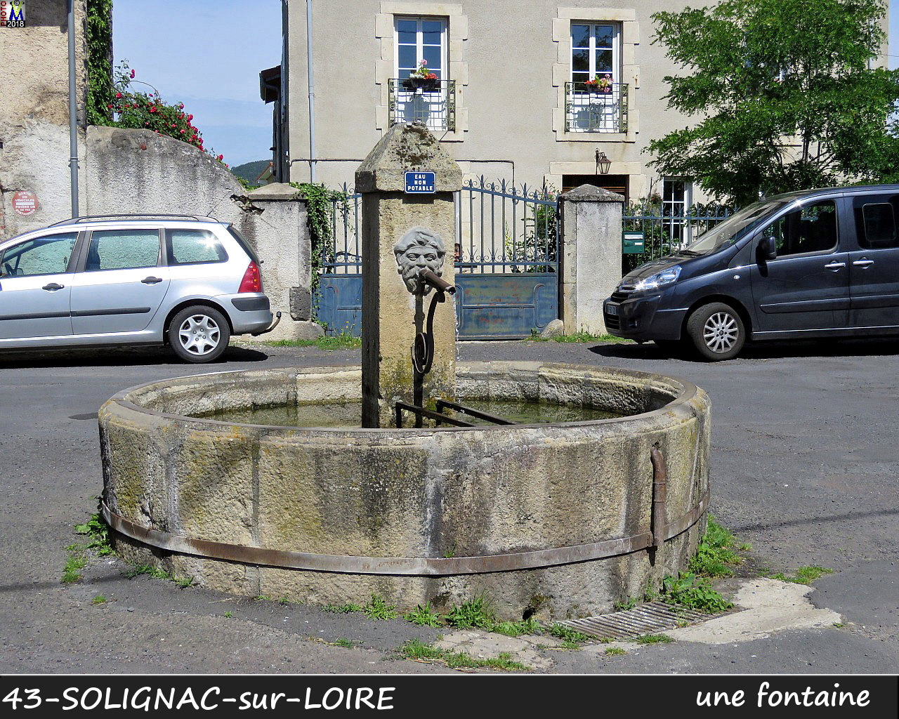 43SOLIGNAC-LOIRE_fontaine_100.jpg
