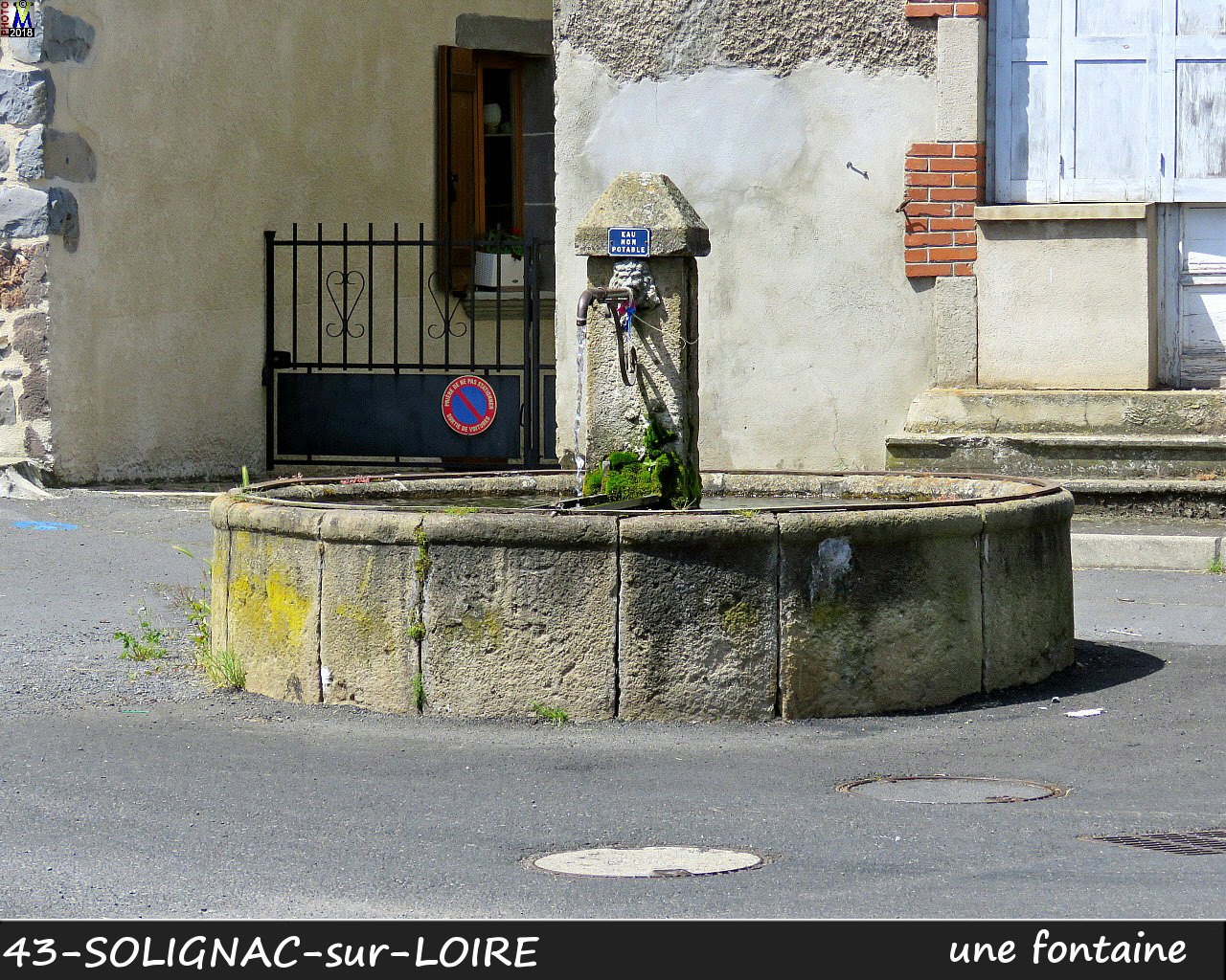 43SOLIGNAC-LOIRE_fontaine_110.jpg
