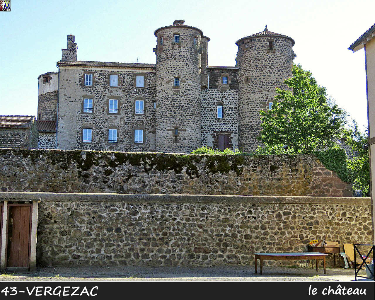 43VERGEZAC_chateau_100.jpg