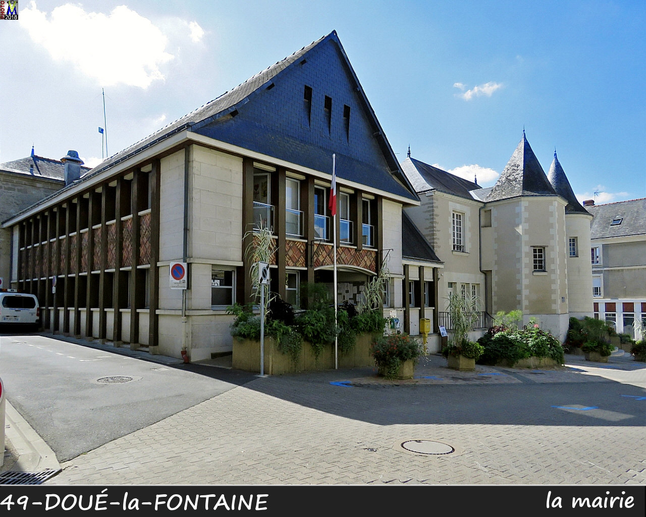 49DOUE-FONTAINE_mairie_1008.jpg