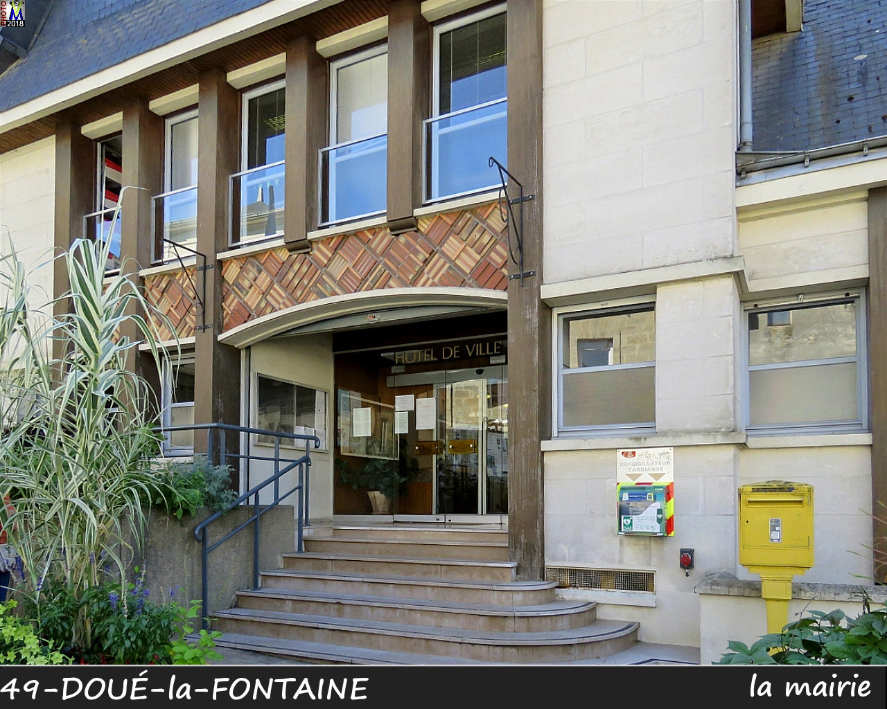 49DOUE-FONTAINE_mairie_1010.jpg