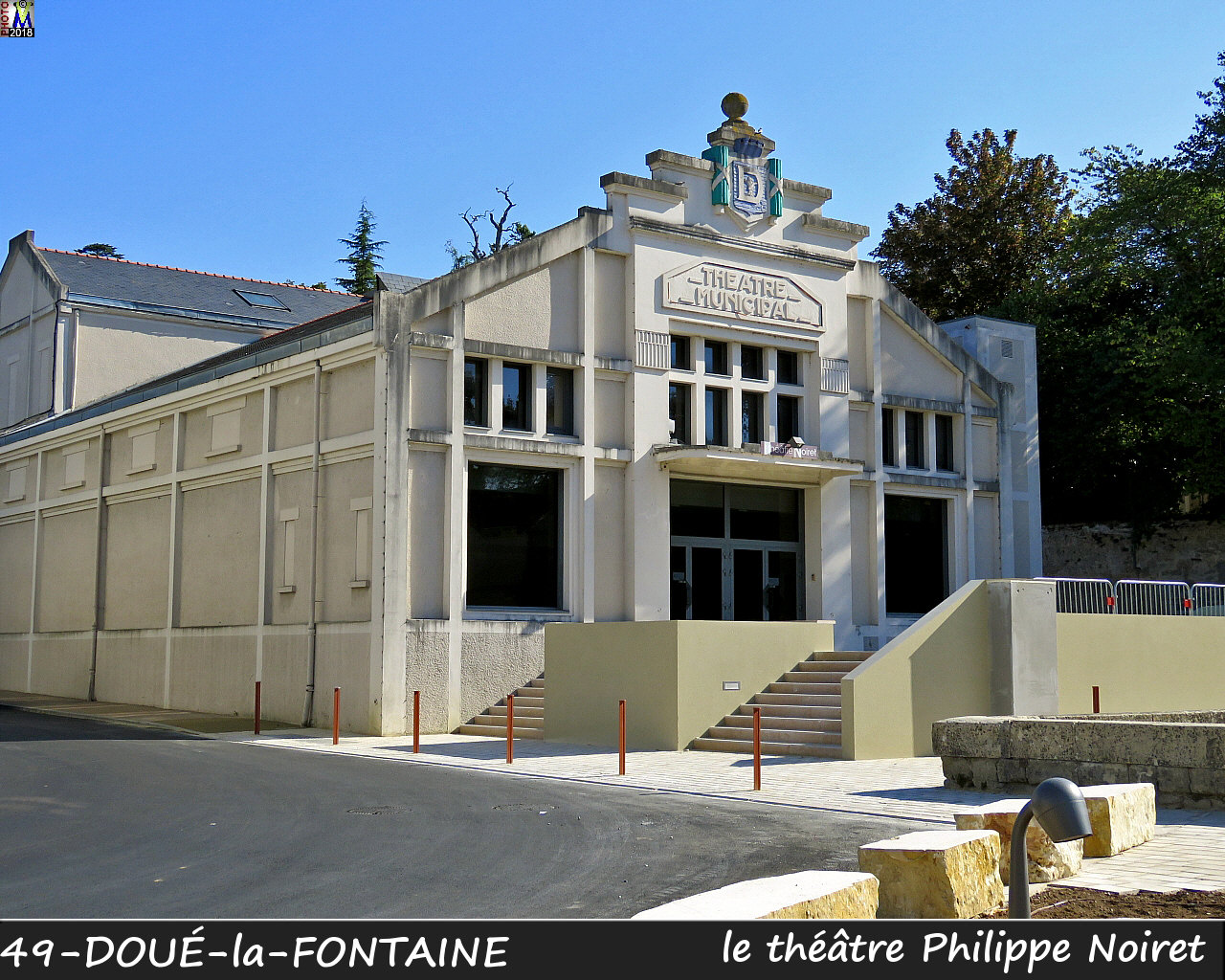 49DOUE-FONTAINE_theatre_1000.jpg
