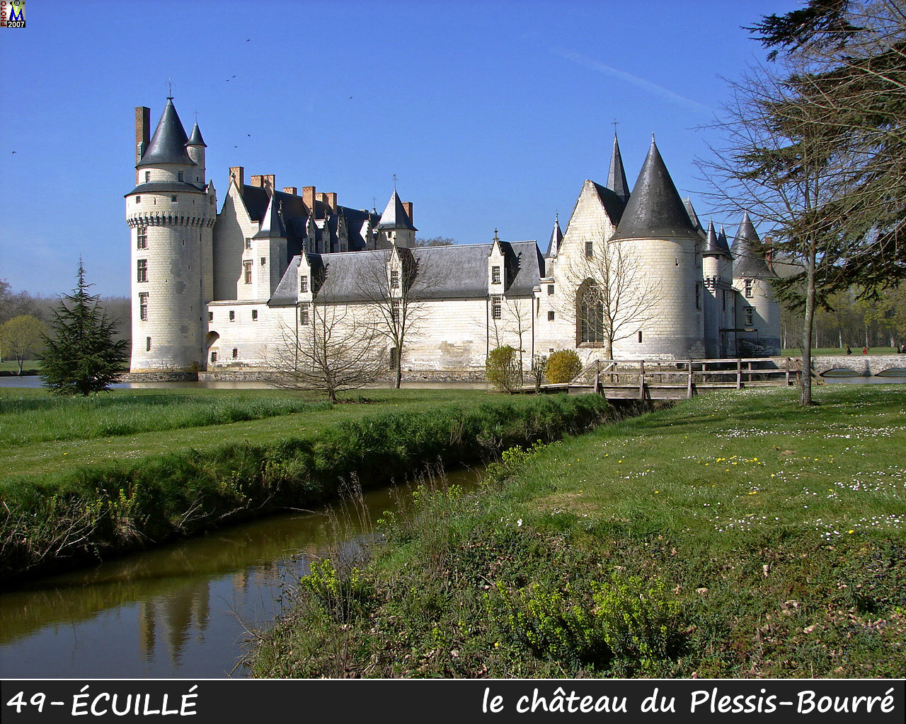 49ECUILLE_chateau_100.jpg