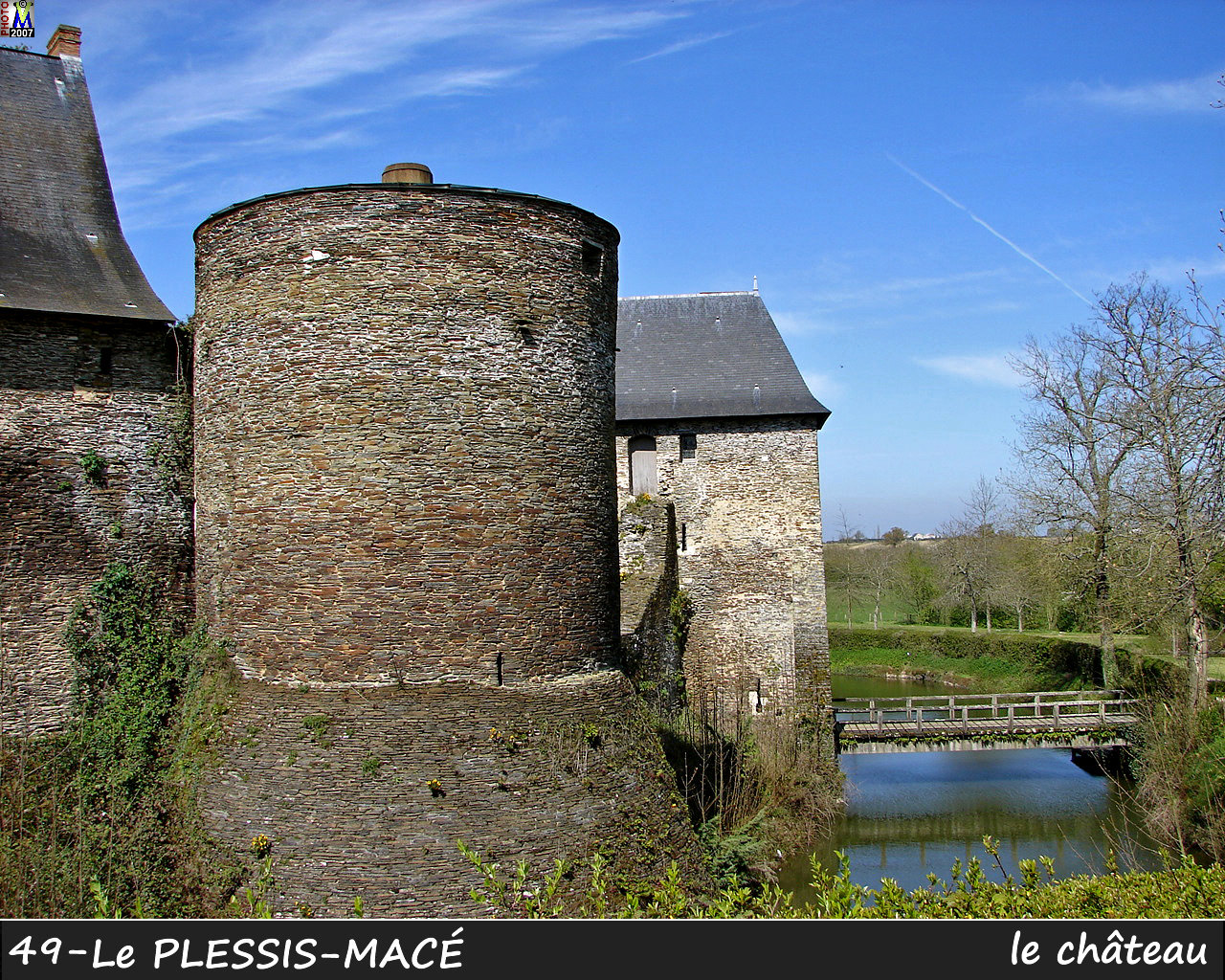 49PLESSIS-MACE_chateau_140.jpg