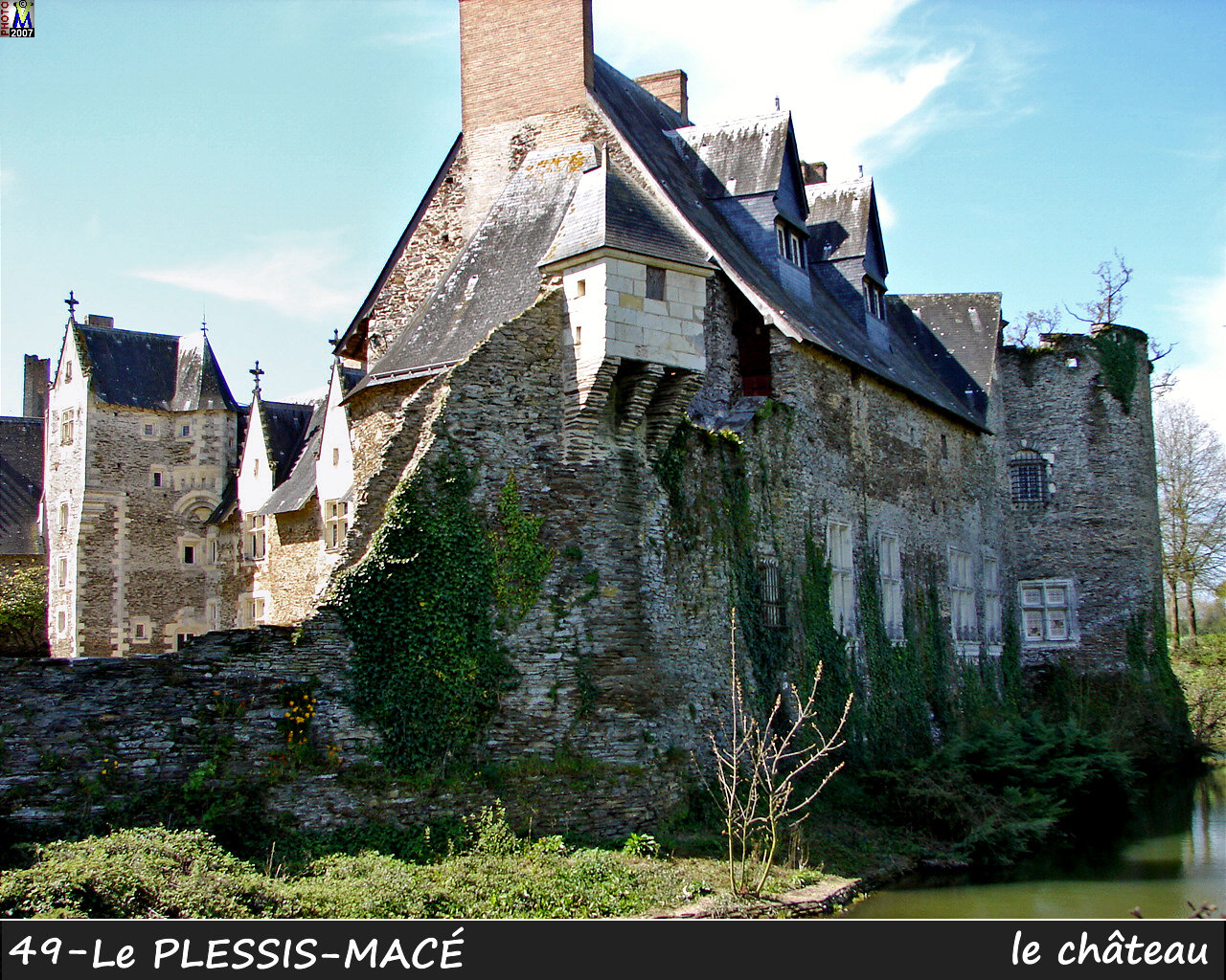 49PLESSIS-MACE_chateau_150.jpg