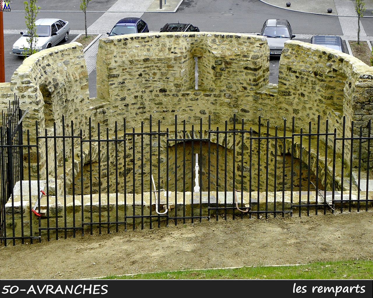 50AVRANCHES_remparts_102.jpg