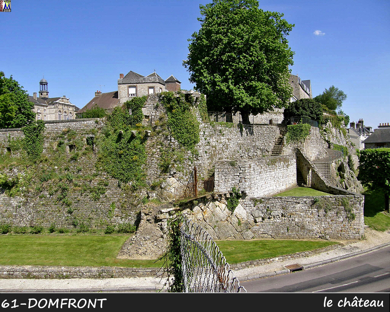 61DOMFRONT_chateau_124.jpg