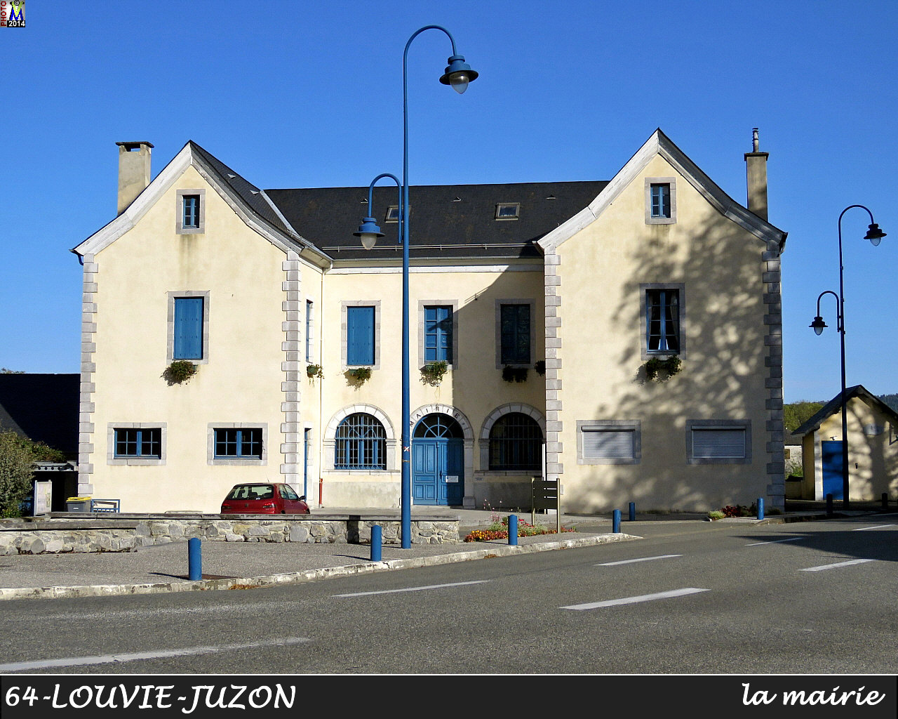 64LOUVIE-JUZON_mairie_100.jpg