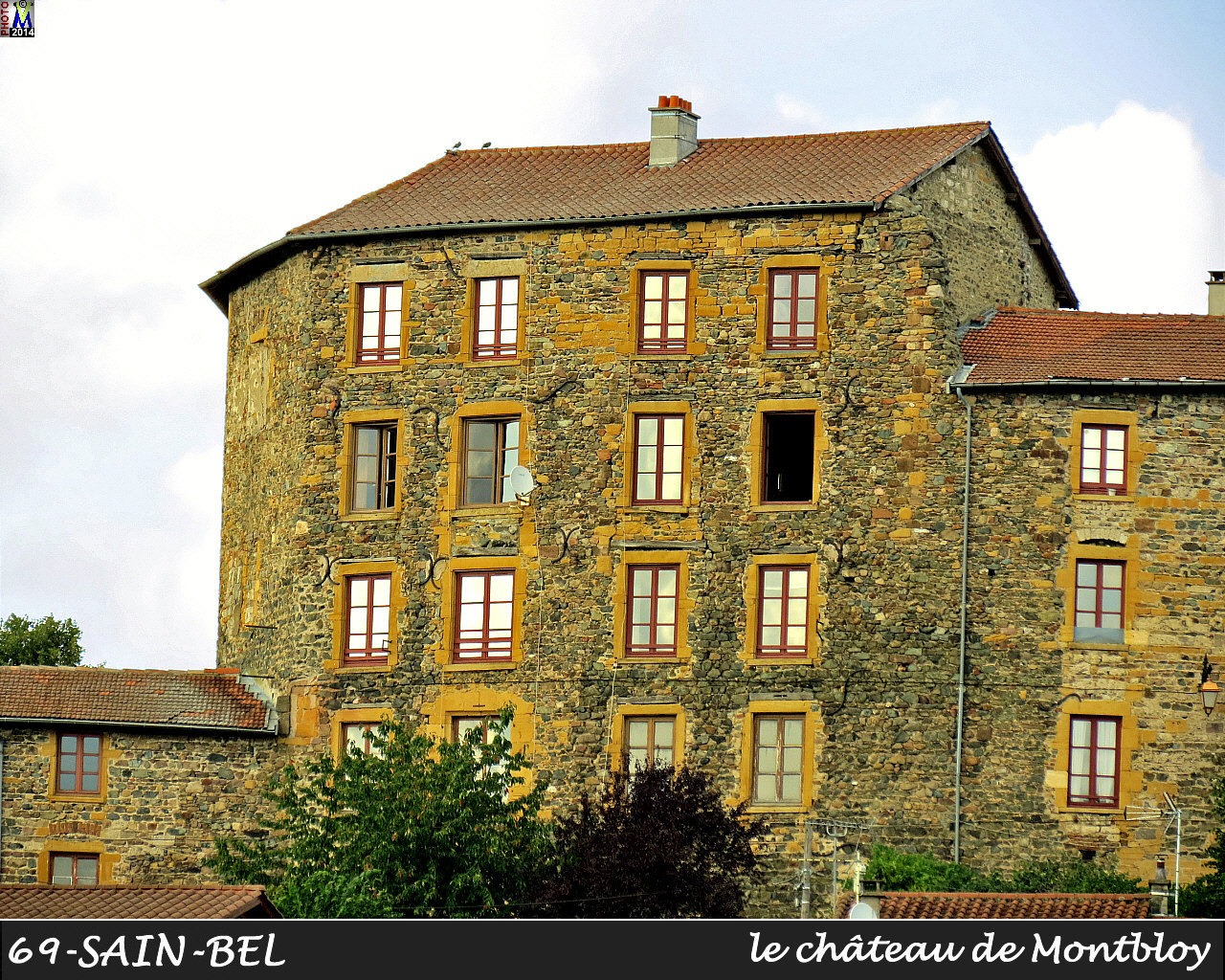 69SAIN-BEL_chateau_102.jpg