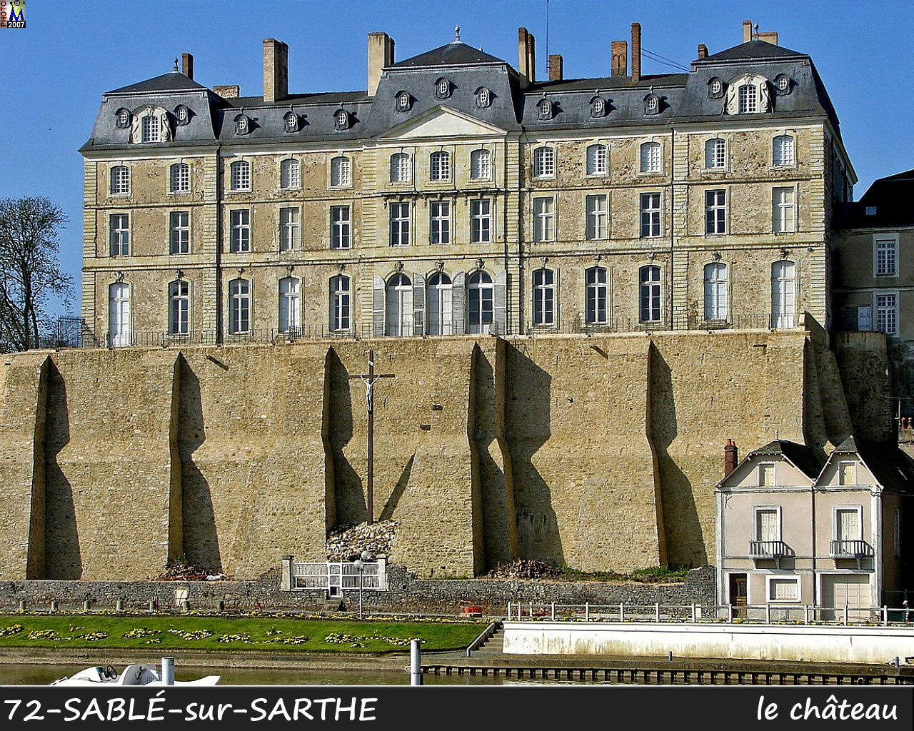 72SABLE-SARTHE_chateau_204.jpg