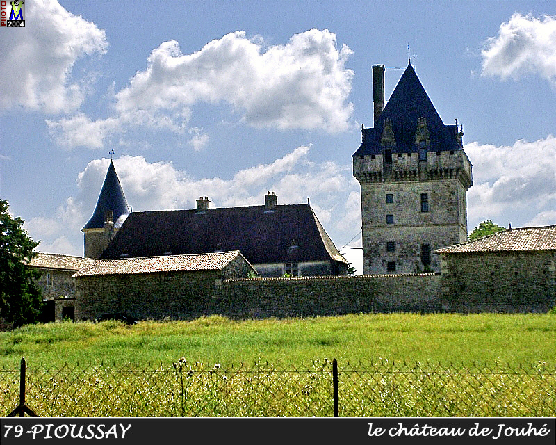 79PIOUSSAY_chateau_104.jpg