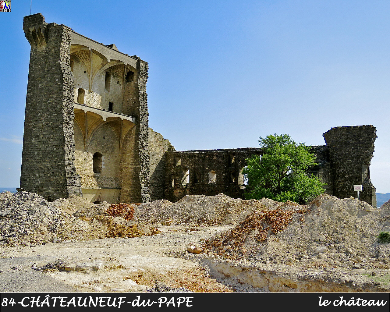 84CHATEAUNEUF-PAPE_chateau_108.jpg
