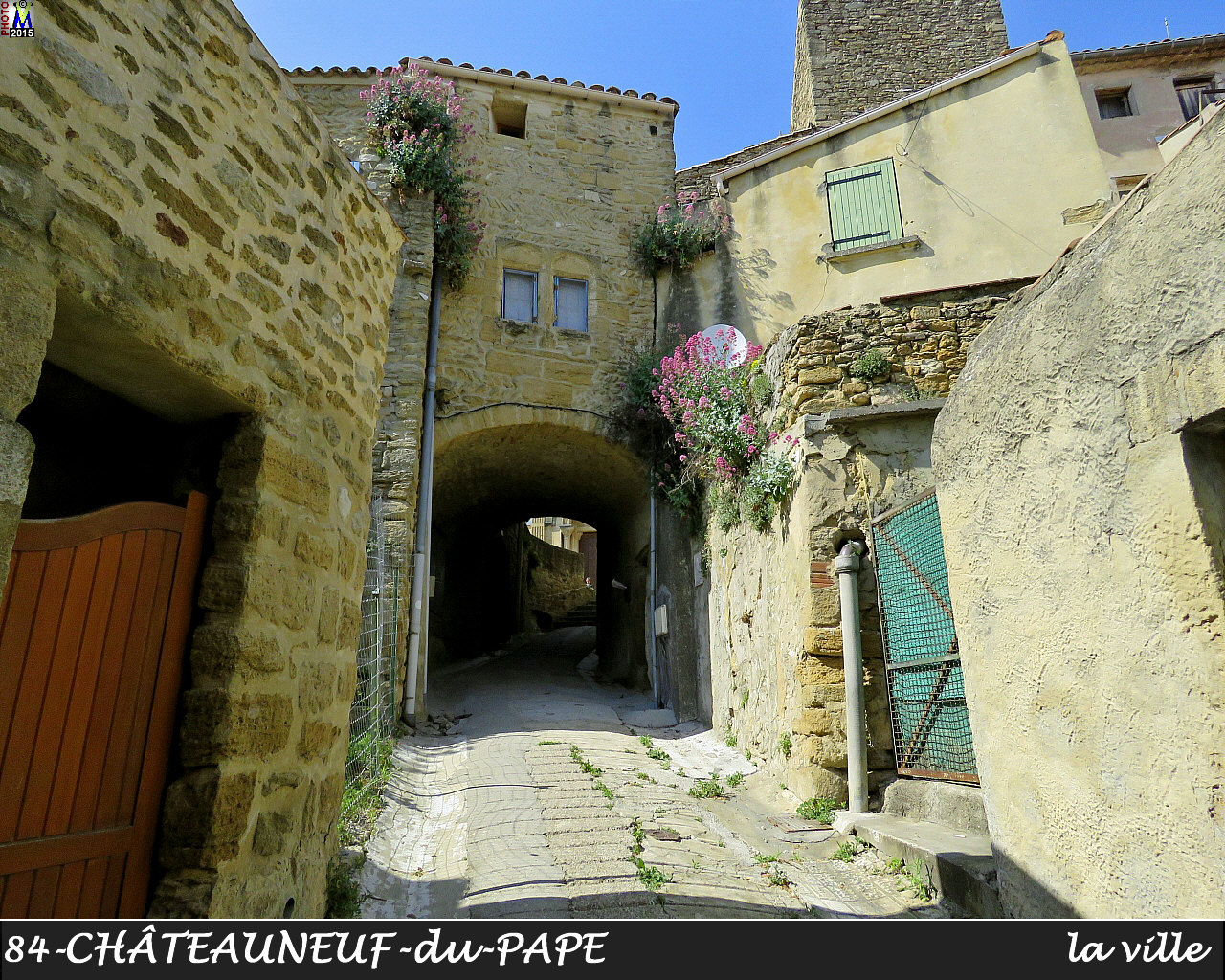 84CHATEAUNEUF-PAPE_ville_102.jpg