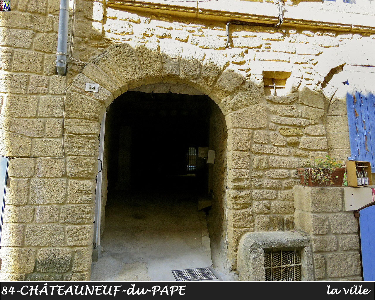 84CHATEAUNEUF-PAPE_ville_124.jpg