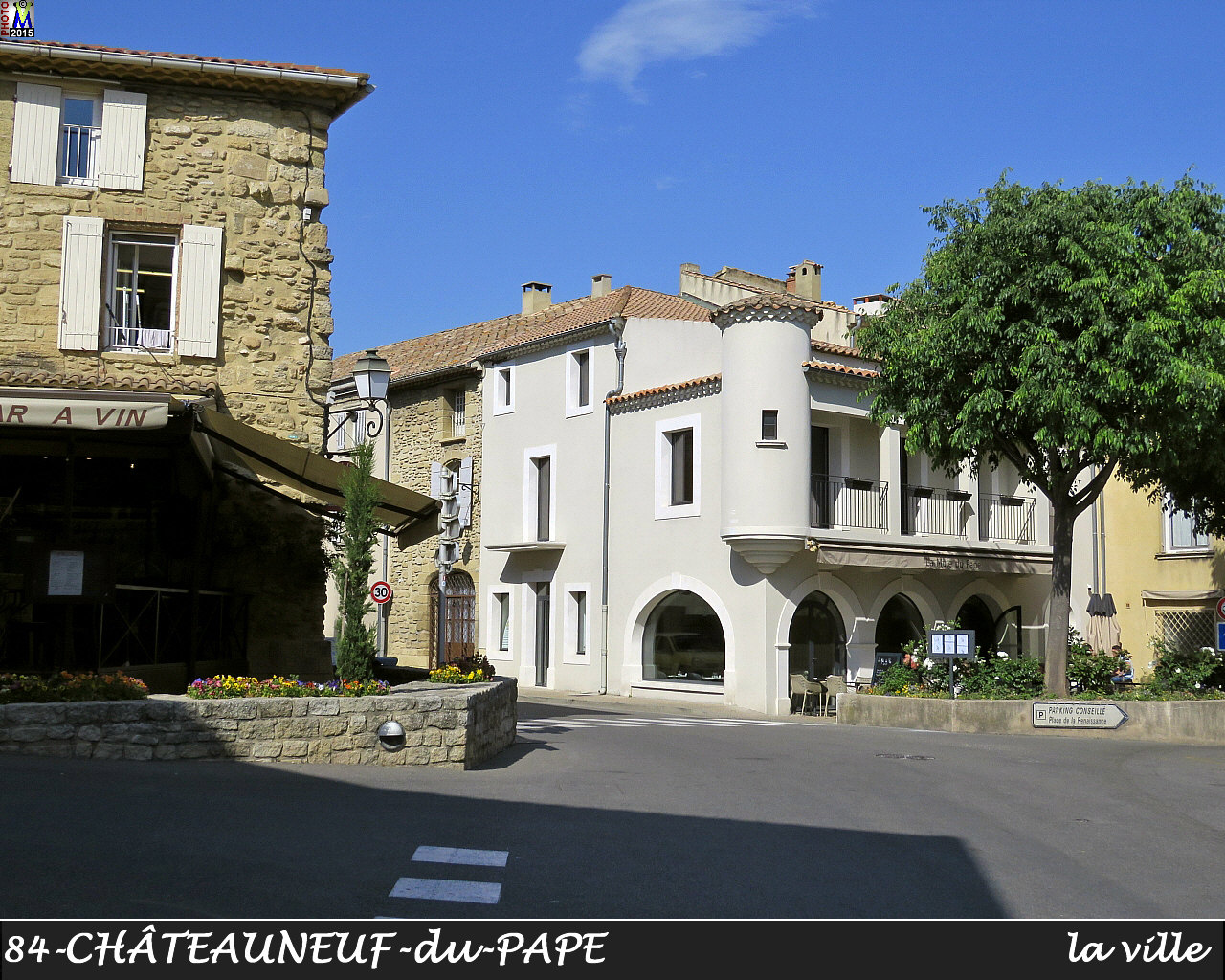 84CHATEAUNEUF-PAPE_ville_130.jpg