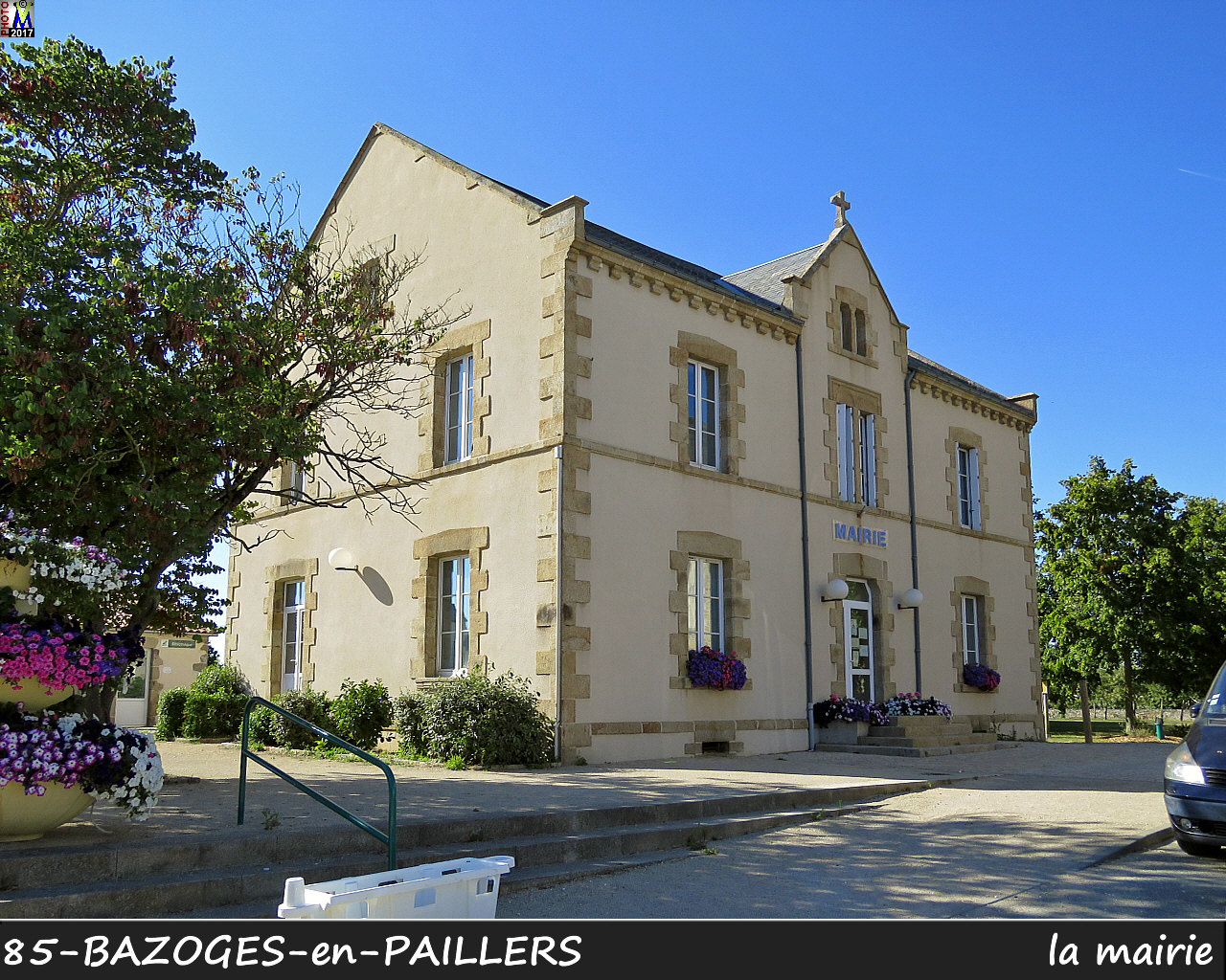 85BAZOGES-PAILLERS_mairie_100.jpg