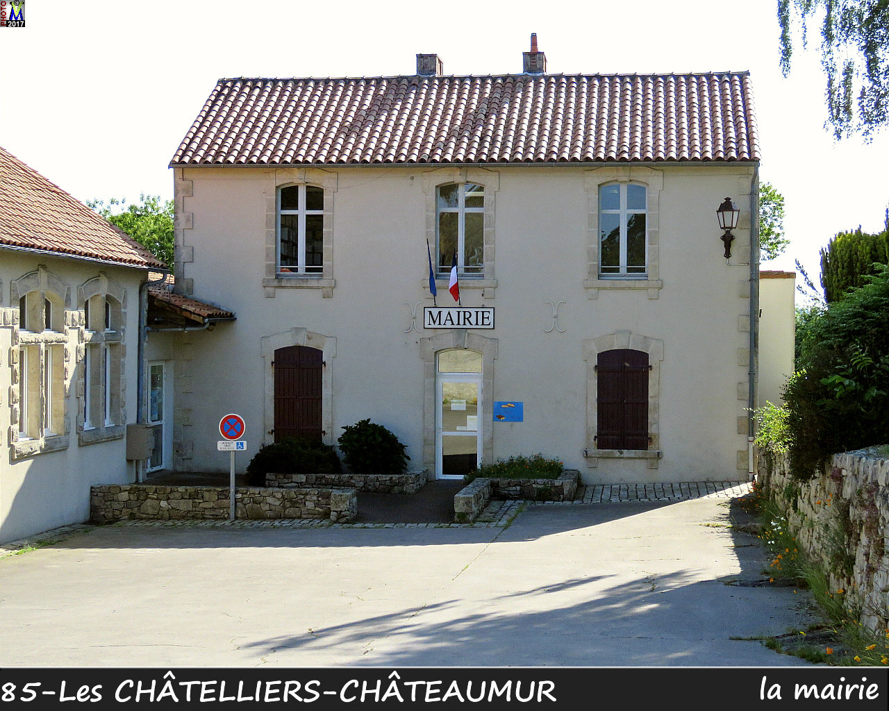 85CHATELLIERS-CHATEAUMUR_mairie_1000.jpg