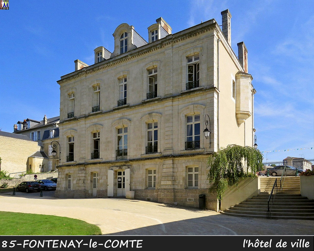 85FONTENAY-COMTE_mairie_1004.jpg