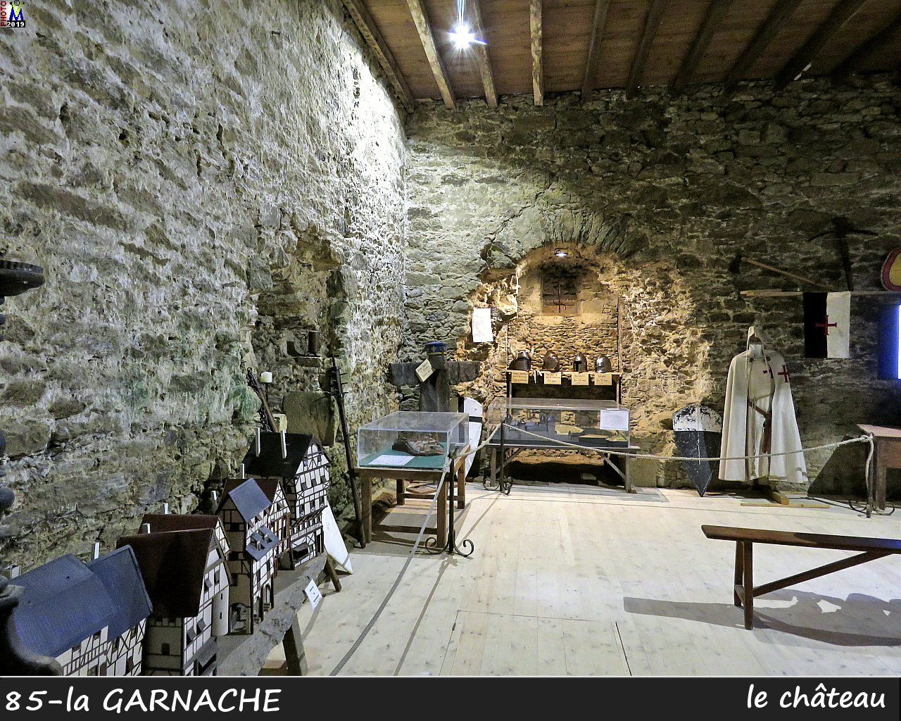 85GARNACHE_chateau_1100.jpg