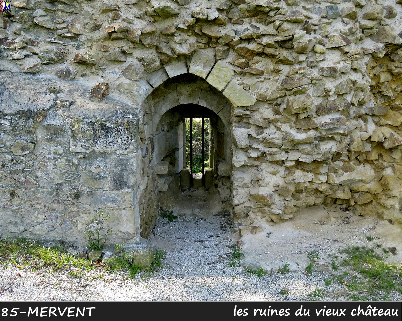 85MERVENT_chateau_1006.jpg