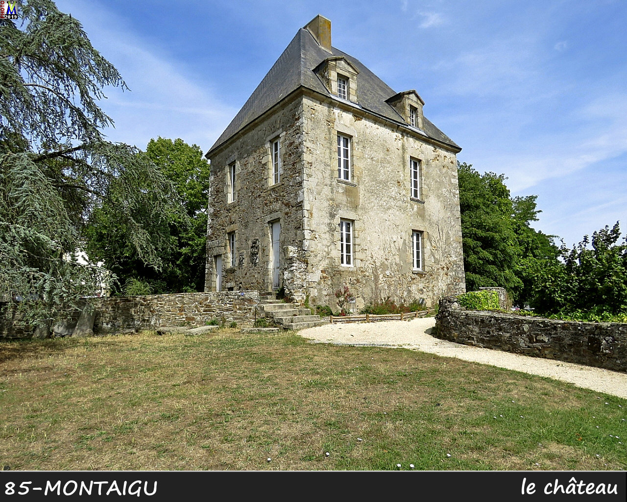 85MONTAIGU_chateau_1050.jpg