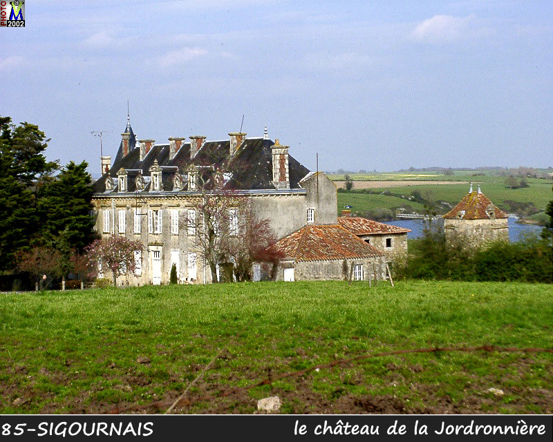 85SIGOURNAIS_chateau2_100.jpg