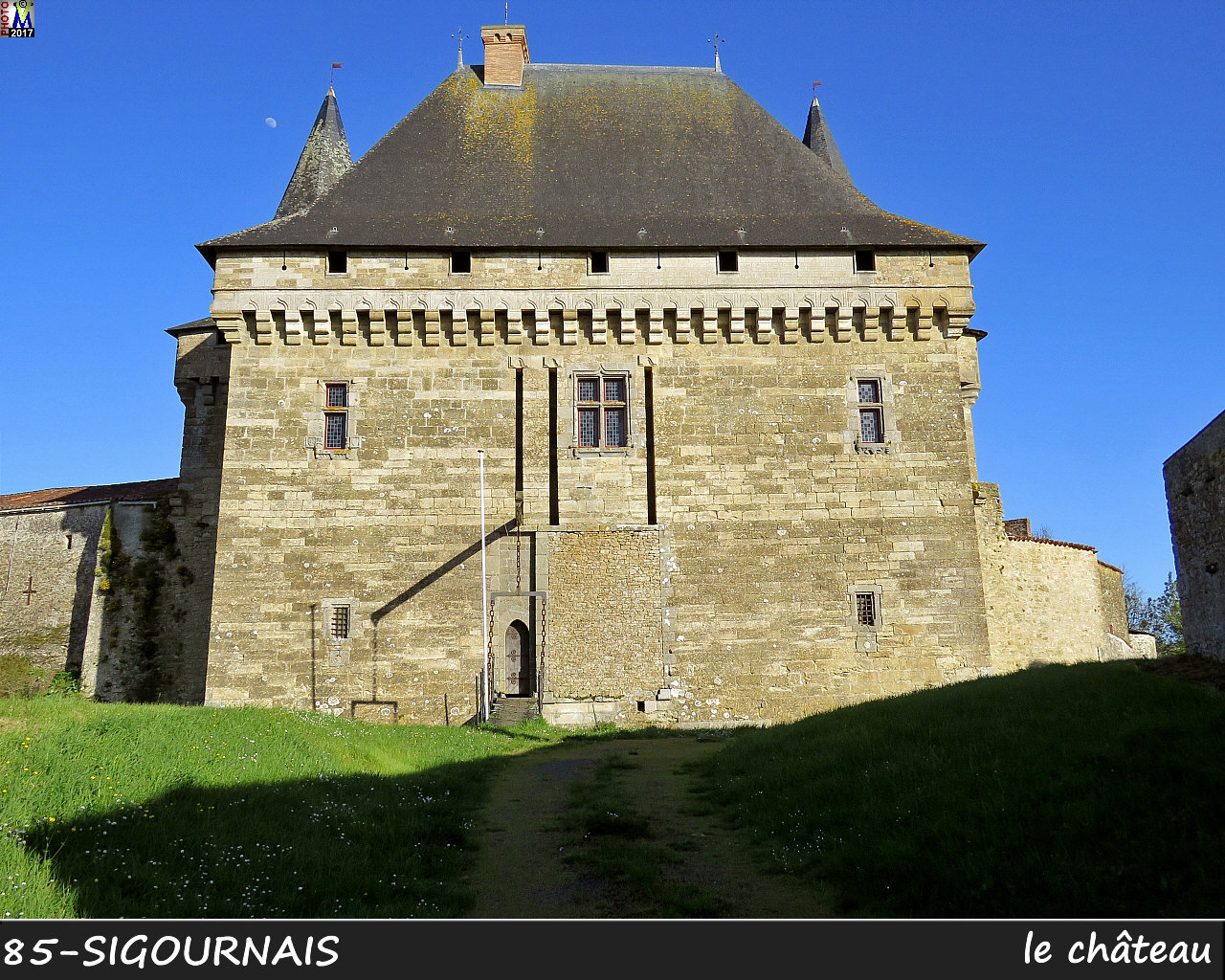85SIGOURNAIS_chateau_1000.jpg