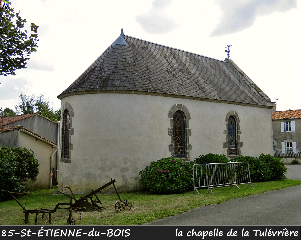 85St-ETIENNE-du-BOIS_chapelle_102.jpg